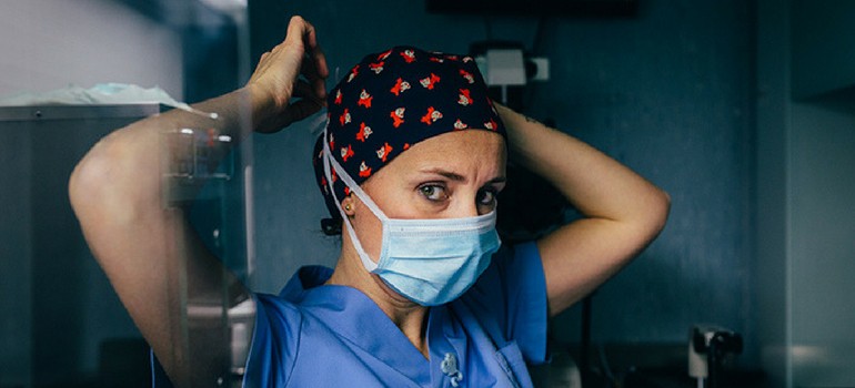 Surgeon preparing for surgery